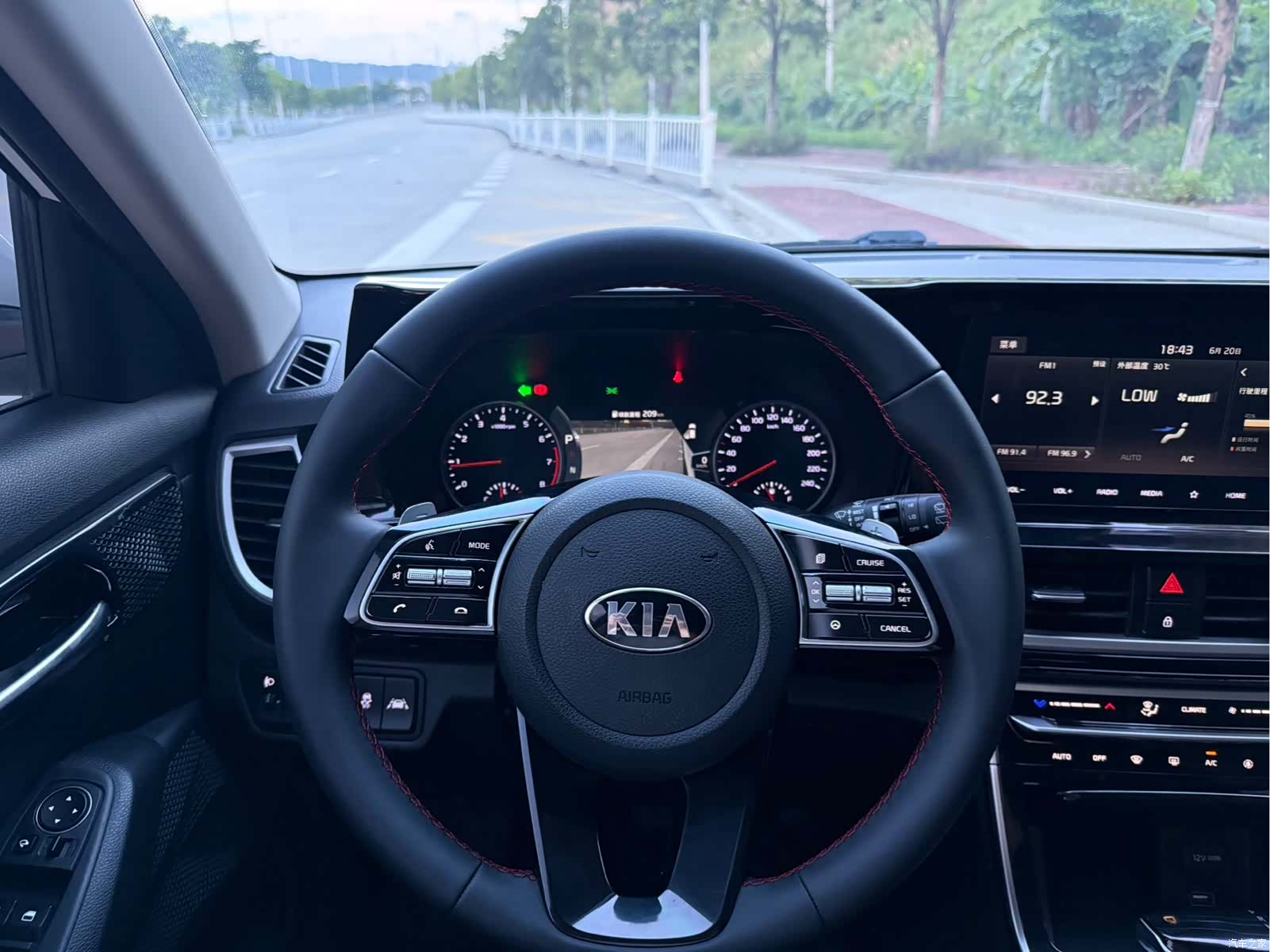 Kia KX3, 2021 все фото