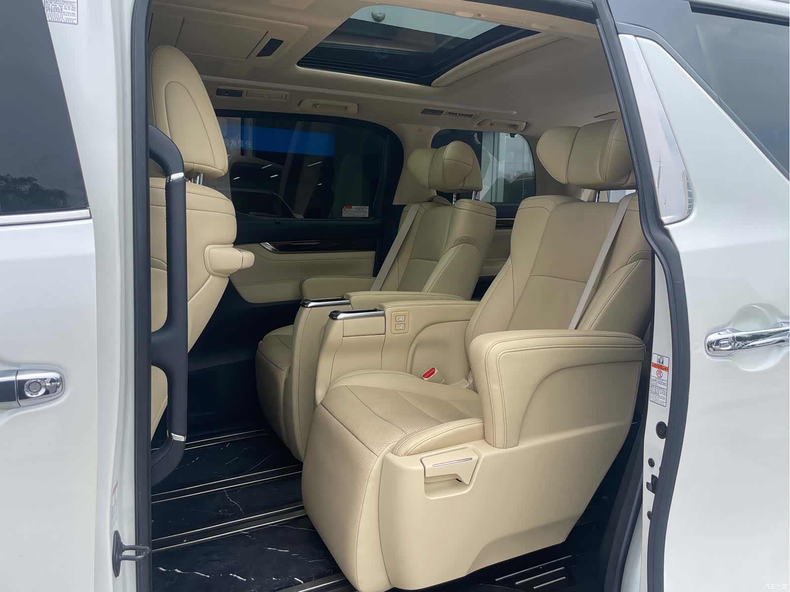 Toyota Alphard, 2018 7