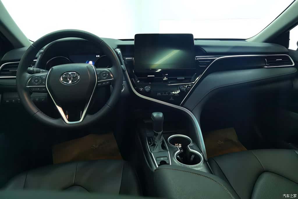 Toyota Camry, 2023 12
