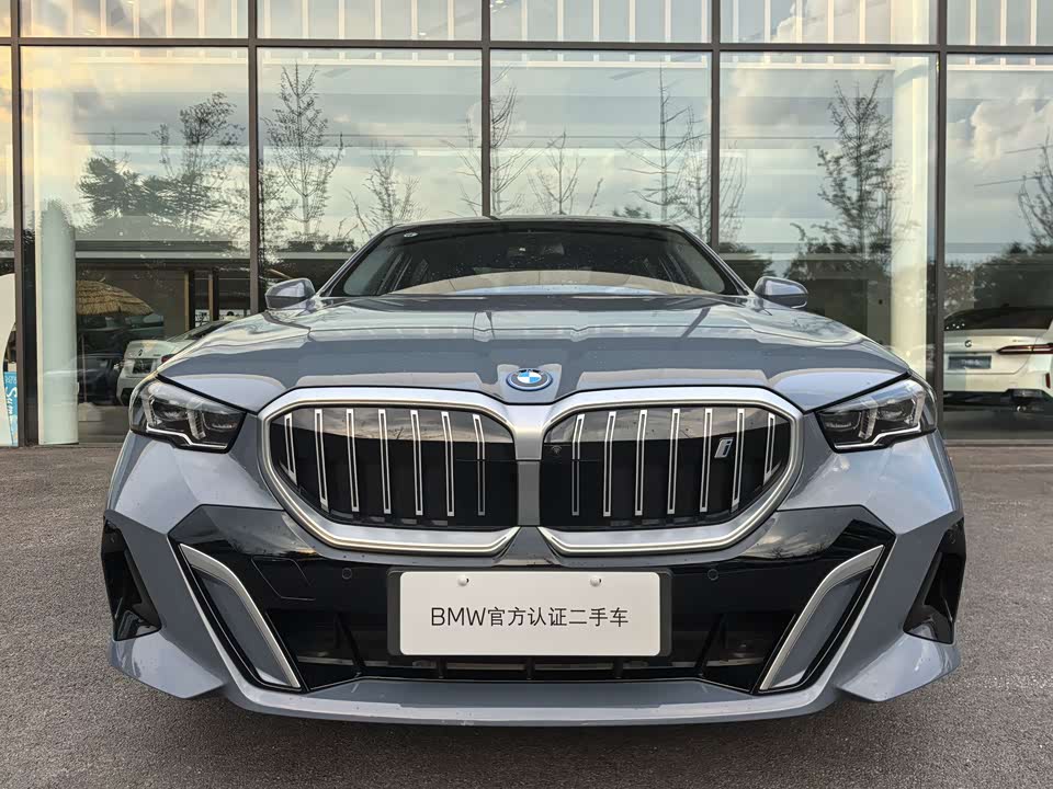 BMW i5