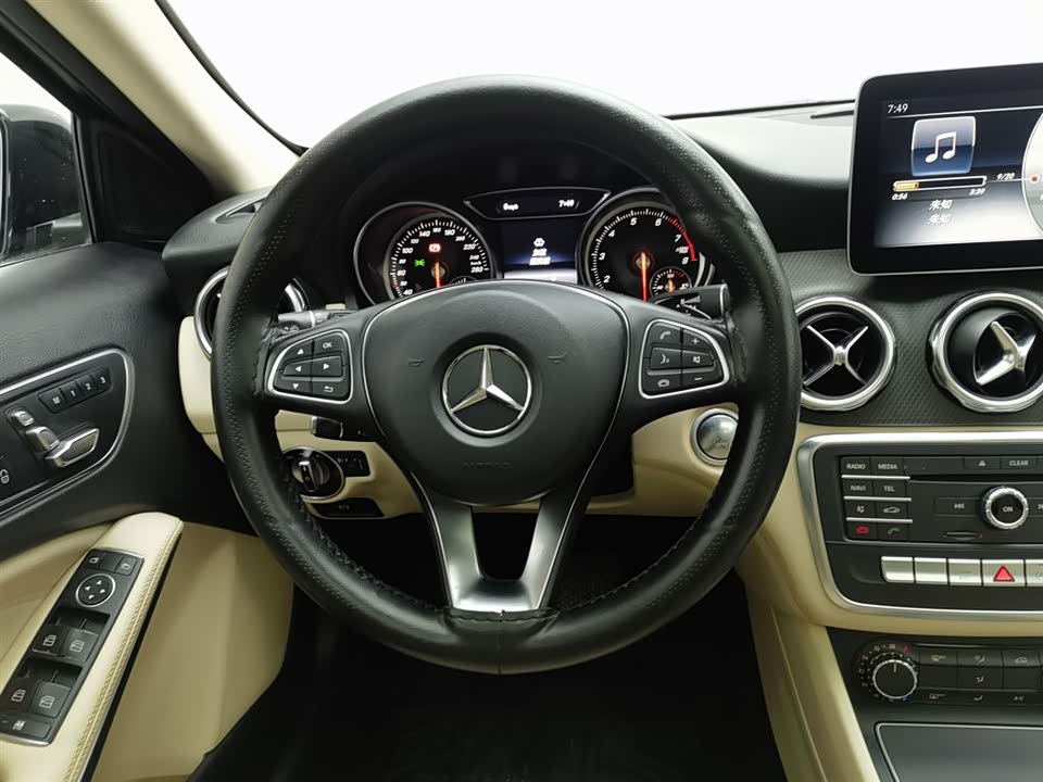 Mercedes-Benz GLA
