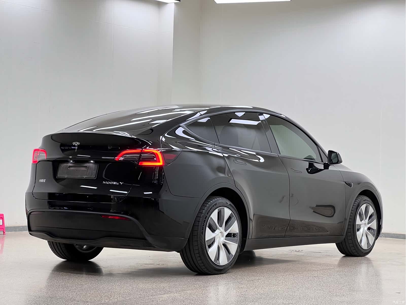 Tesla Model Y, 2023 7