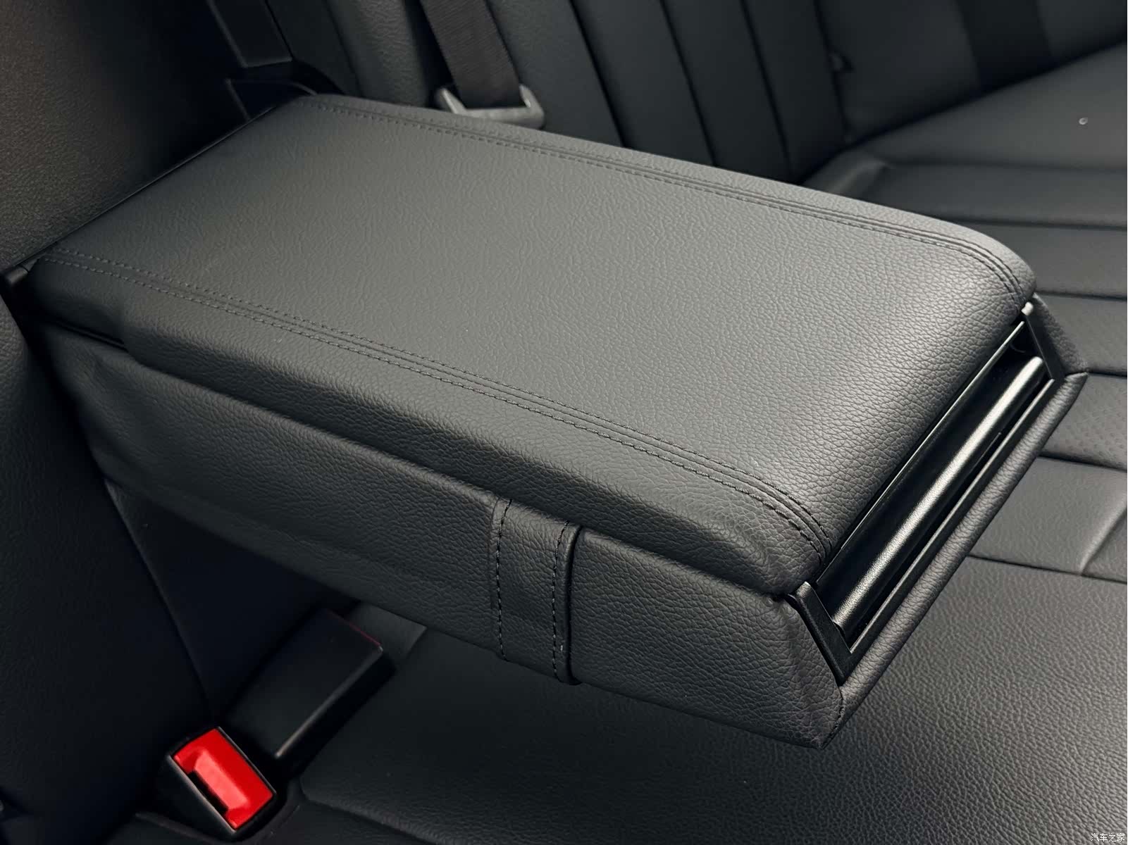Mercedes-Benz E-Class, 2015 17