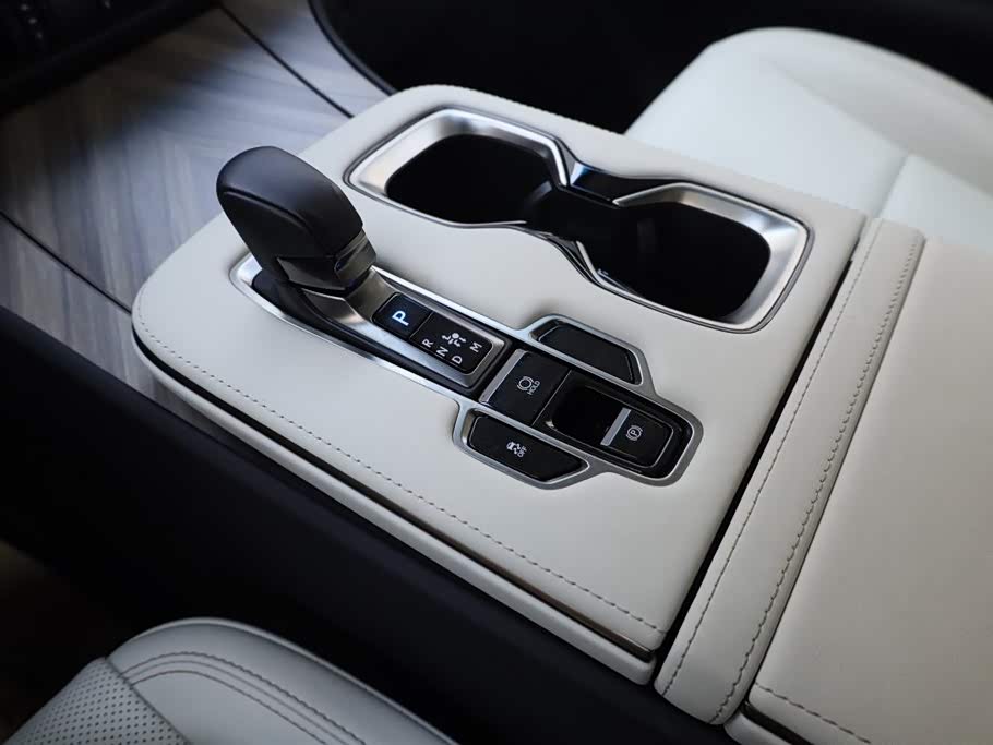 Lexus LM Lexus LM