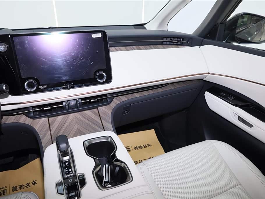 Lexus LM Lexus LM