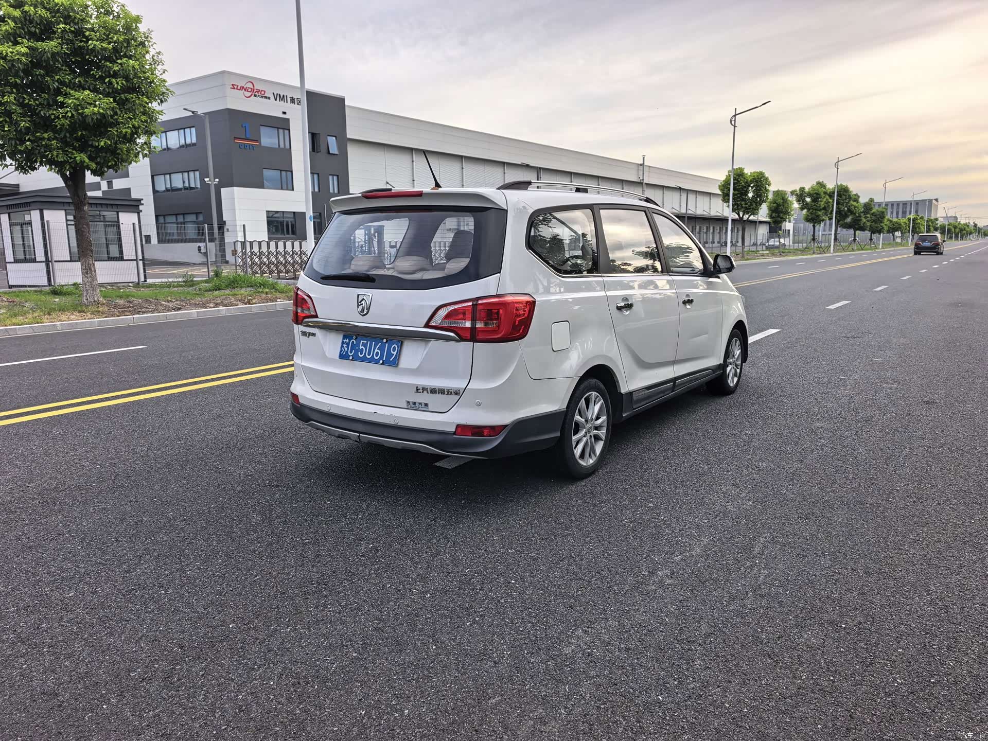 Wuling 730, 2015 12