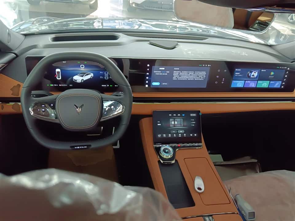 VOYAH Lantu chasing light