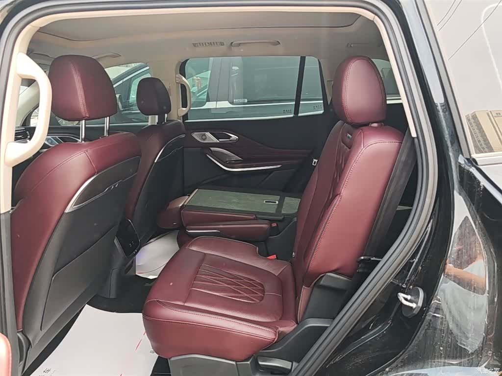 Hongqi HS7, 2025 17