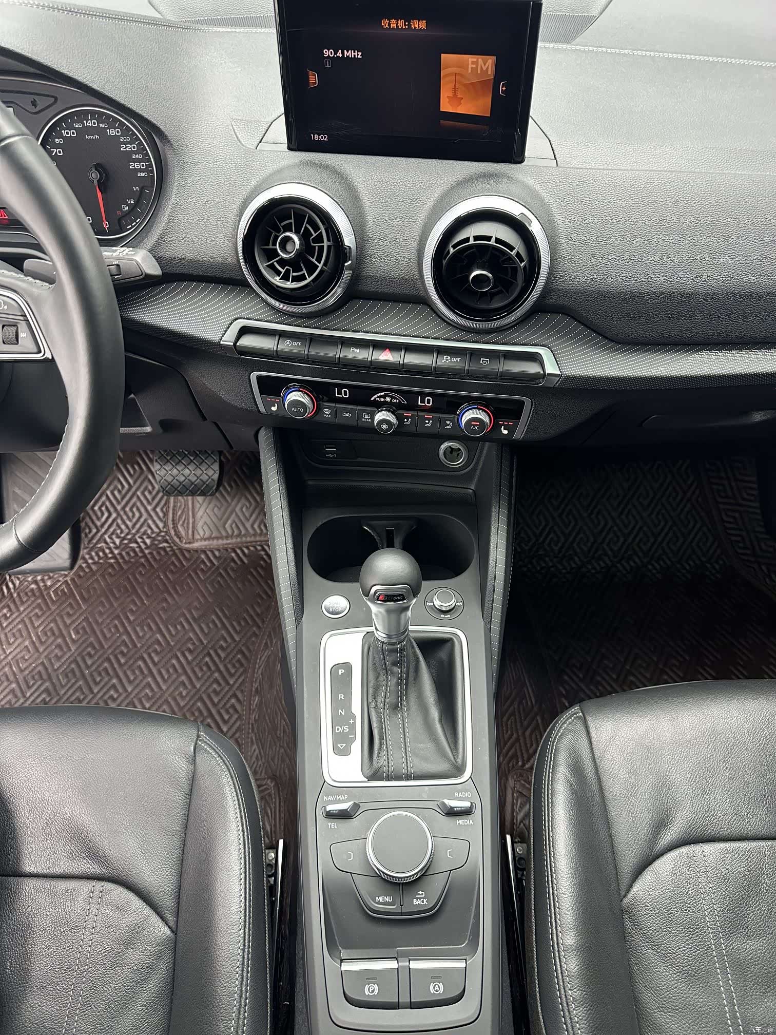 Audi Q2L, 2022 15
