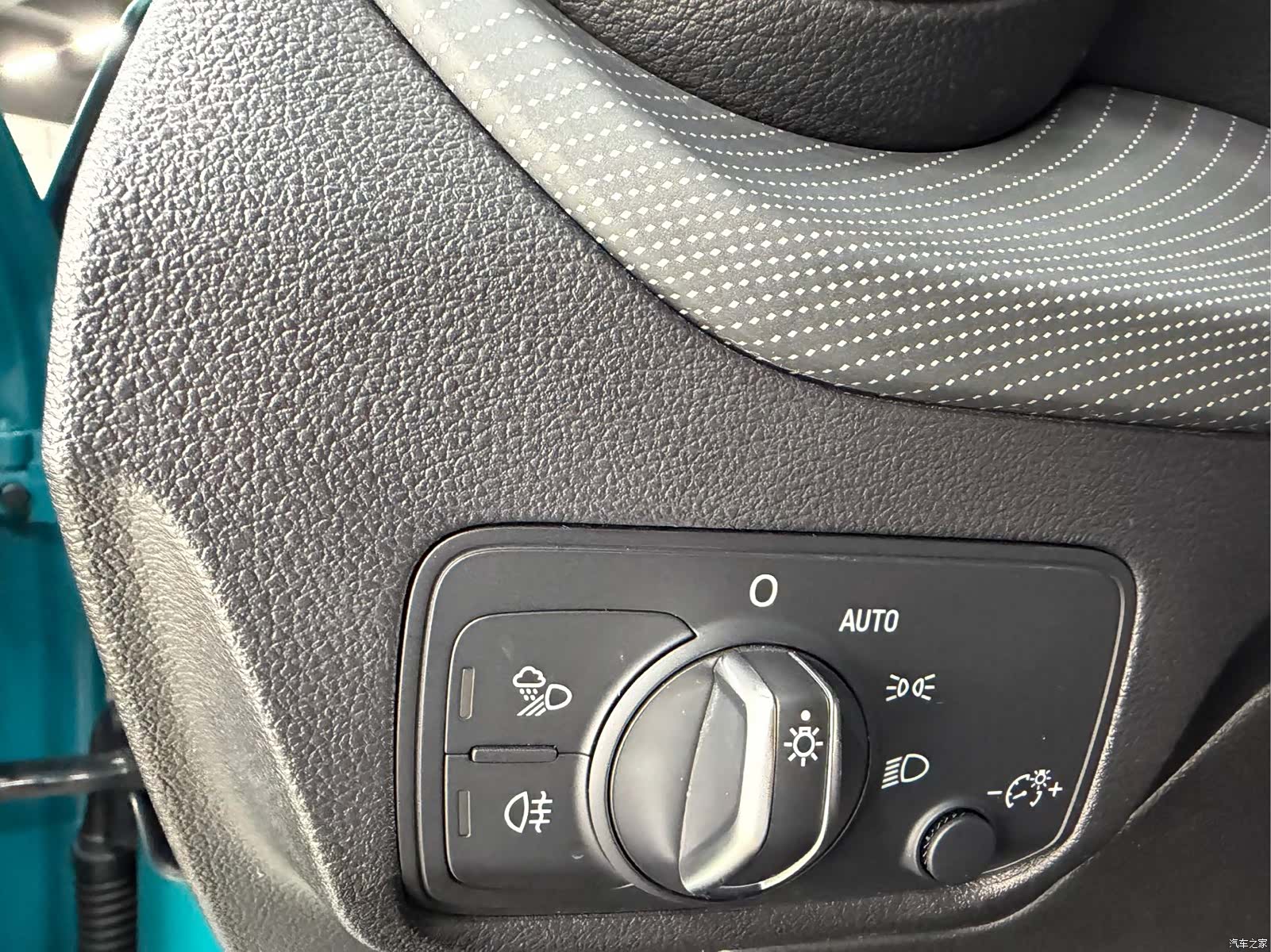 Audi Q2L, 2023 10