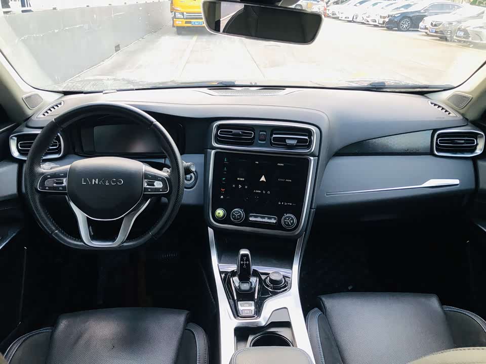 Lynk & Co 01 EM-P