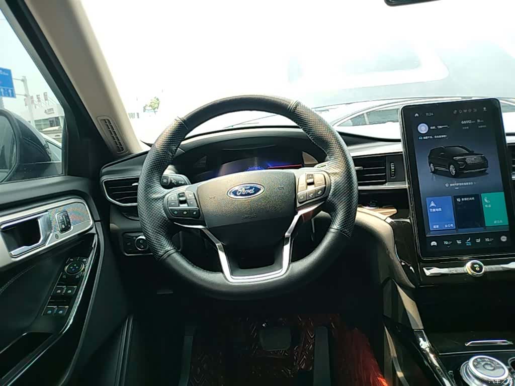 Ford Explorer, 2022 11