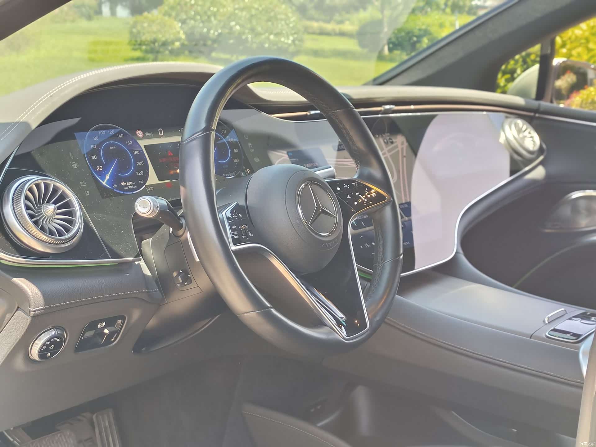 Mercedes-Benz EQS, 2023 11