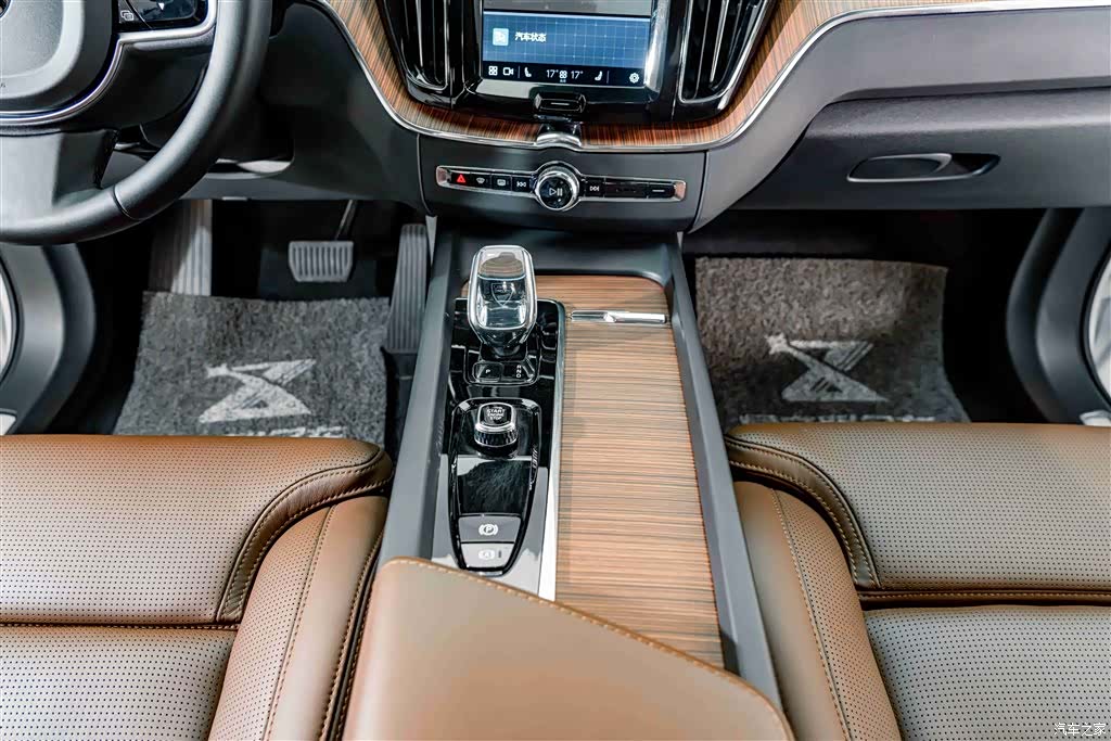 Volvo XC60, 2025 15