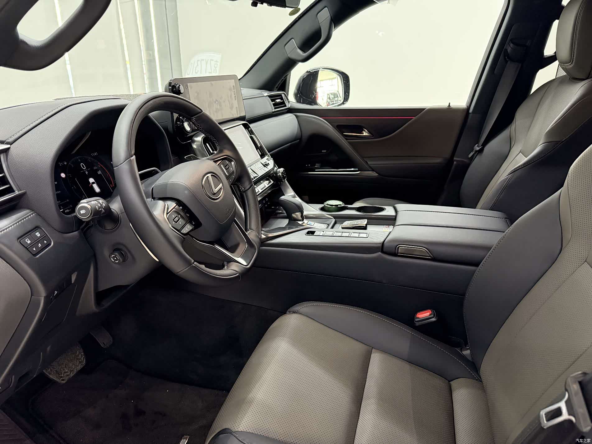 Lexus LX, 2025 7
