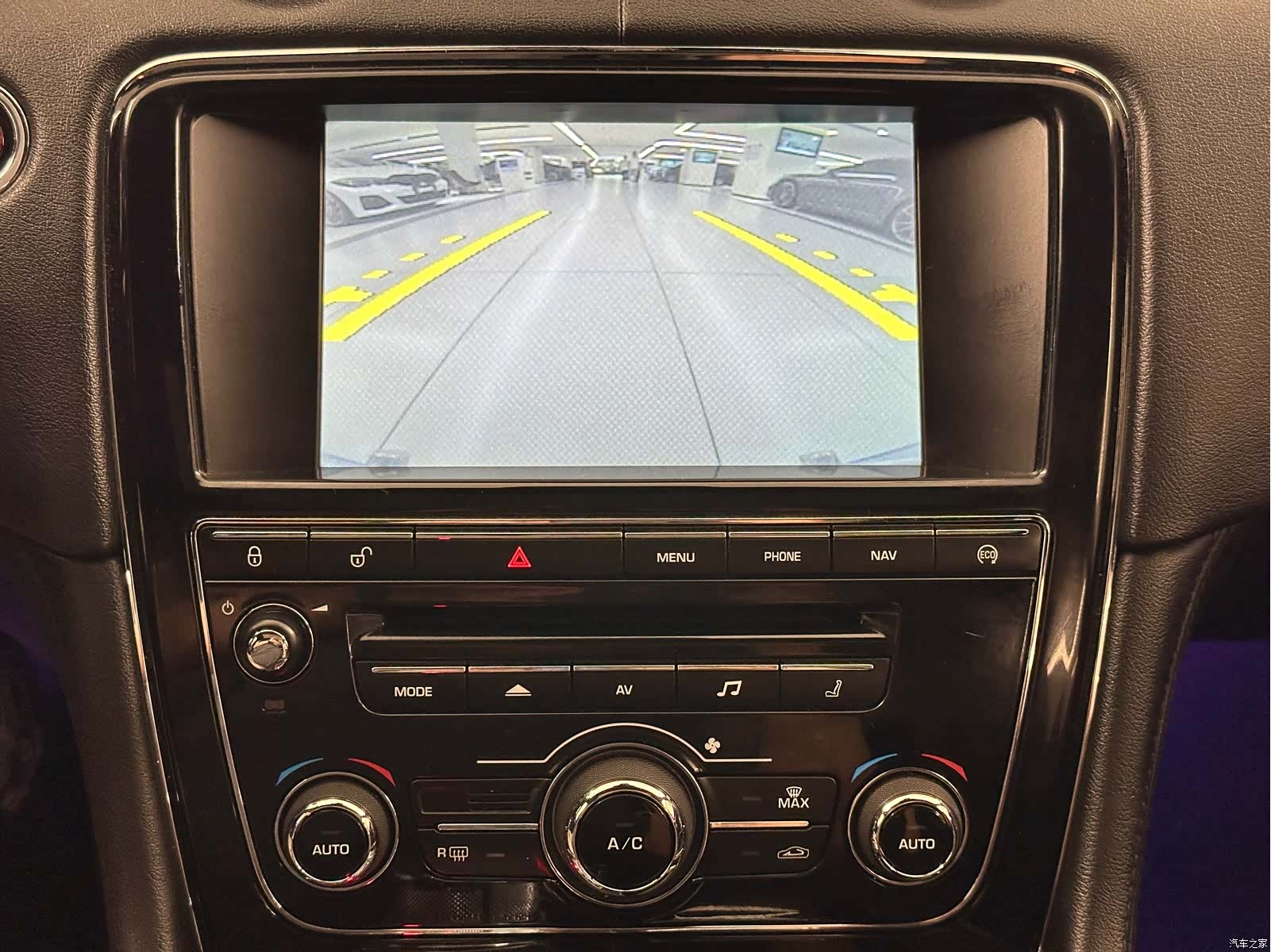 Jaguar XJ, 2016 23