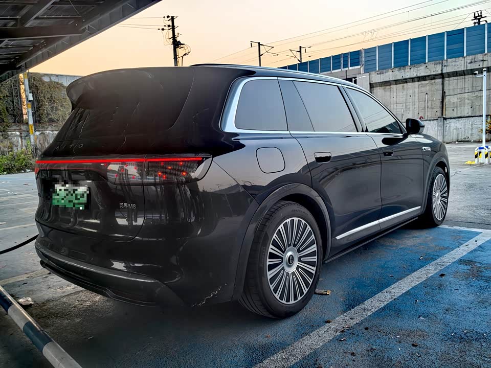 AITO Ask the world M8