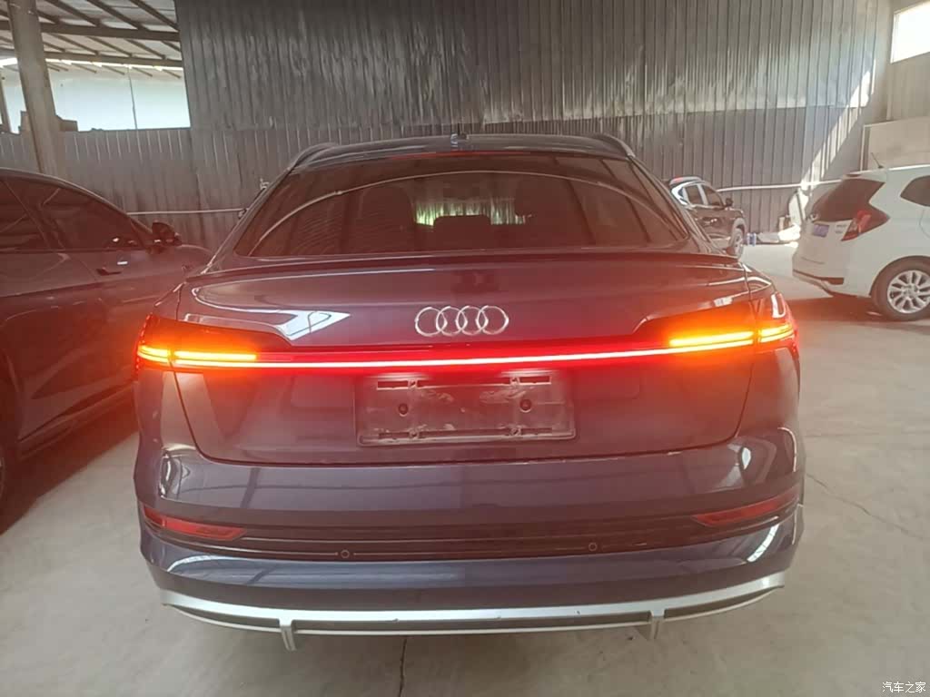 Audi e-tron, 2022 4