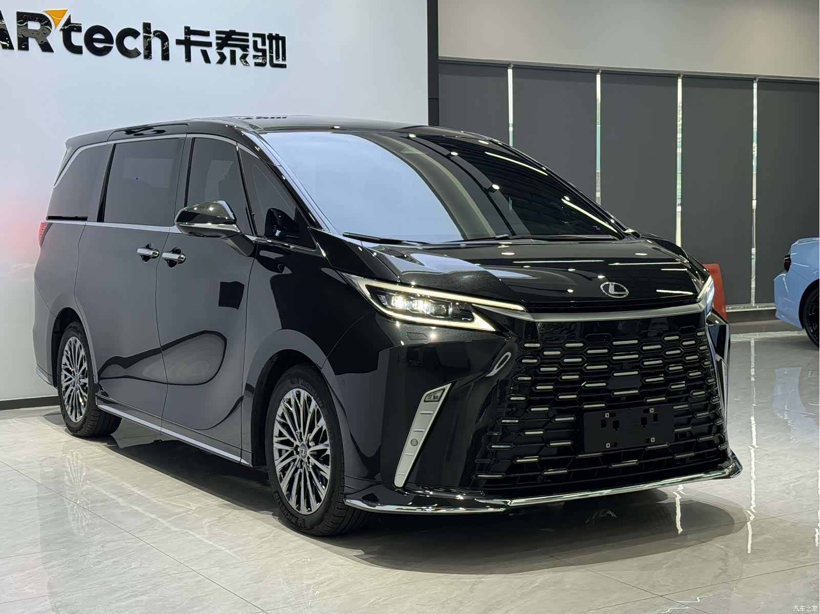Lexus LM, 2026 3