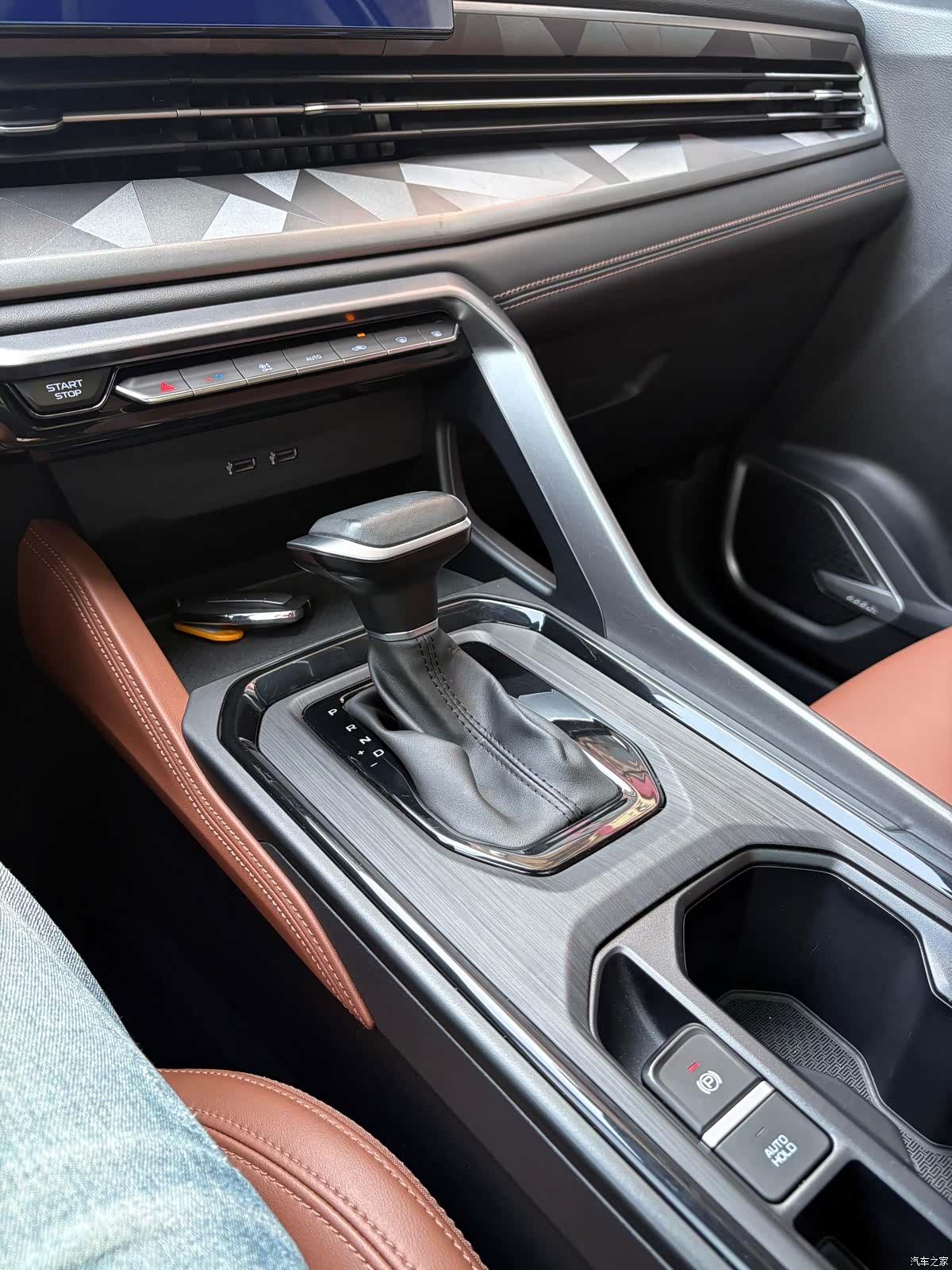 Geely X6, 2022 16