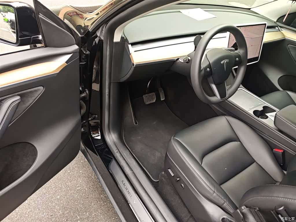 Tesla Model Y, 2023 16