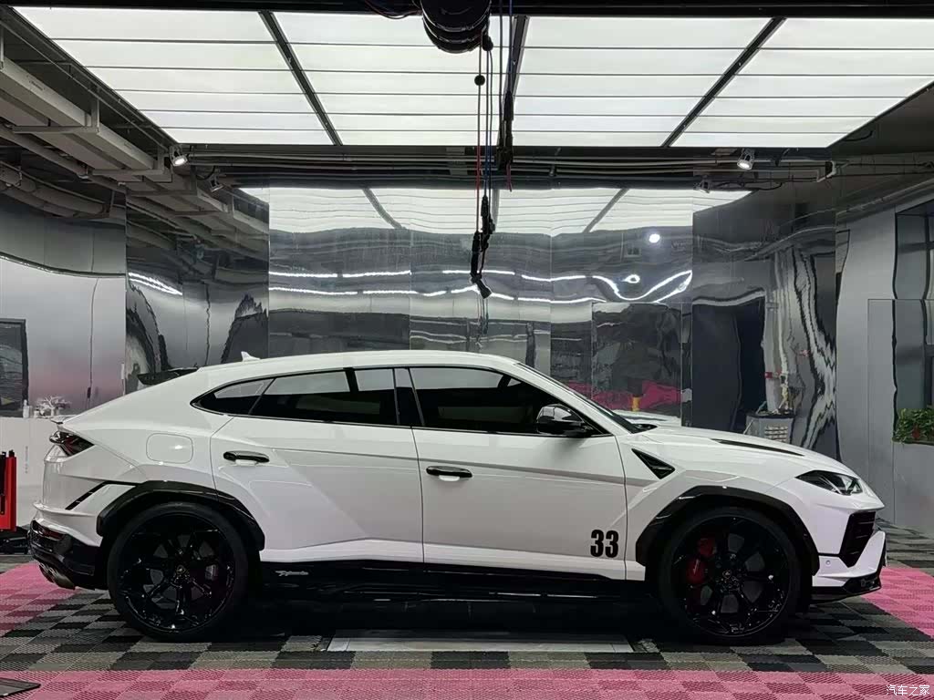 Lamborghini Urus, 2023 2