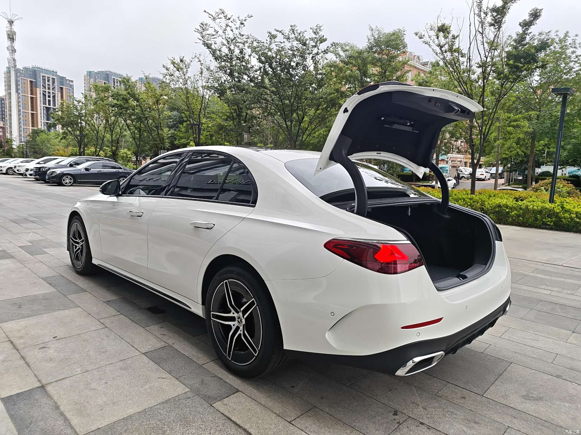 Mercedes-Benz E-Class, 2025 33