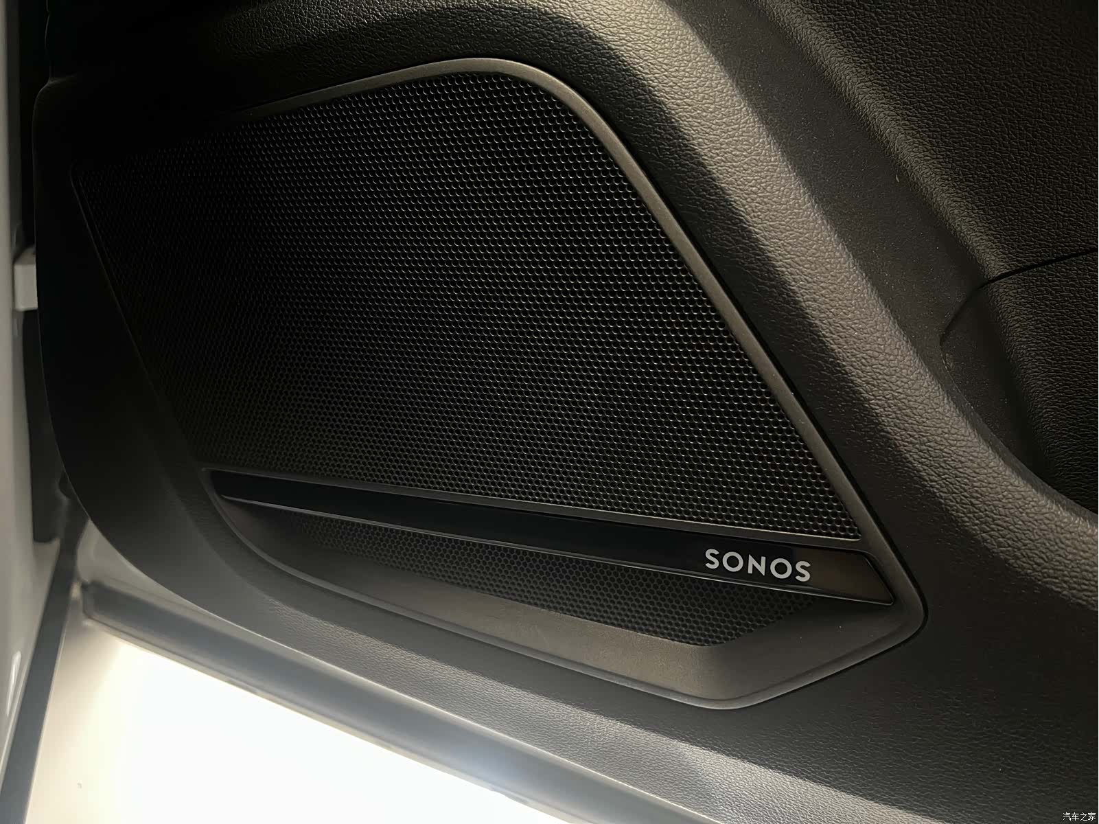 Audi Q2L, 2023 21
