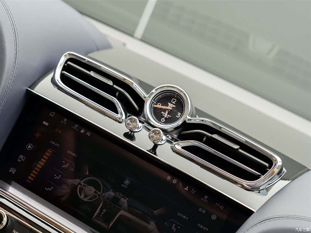 Bentley Bentayga, 2024 18