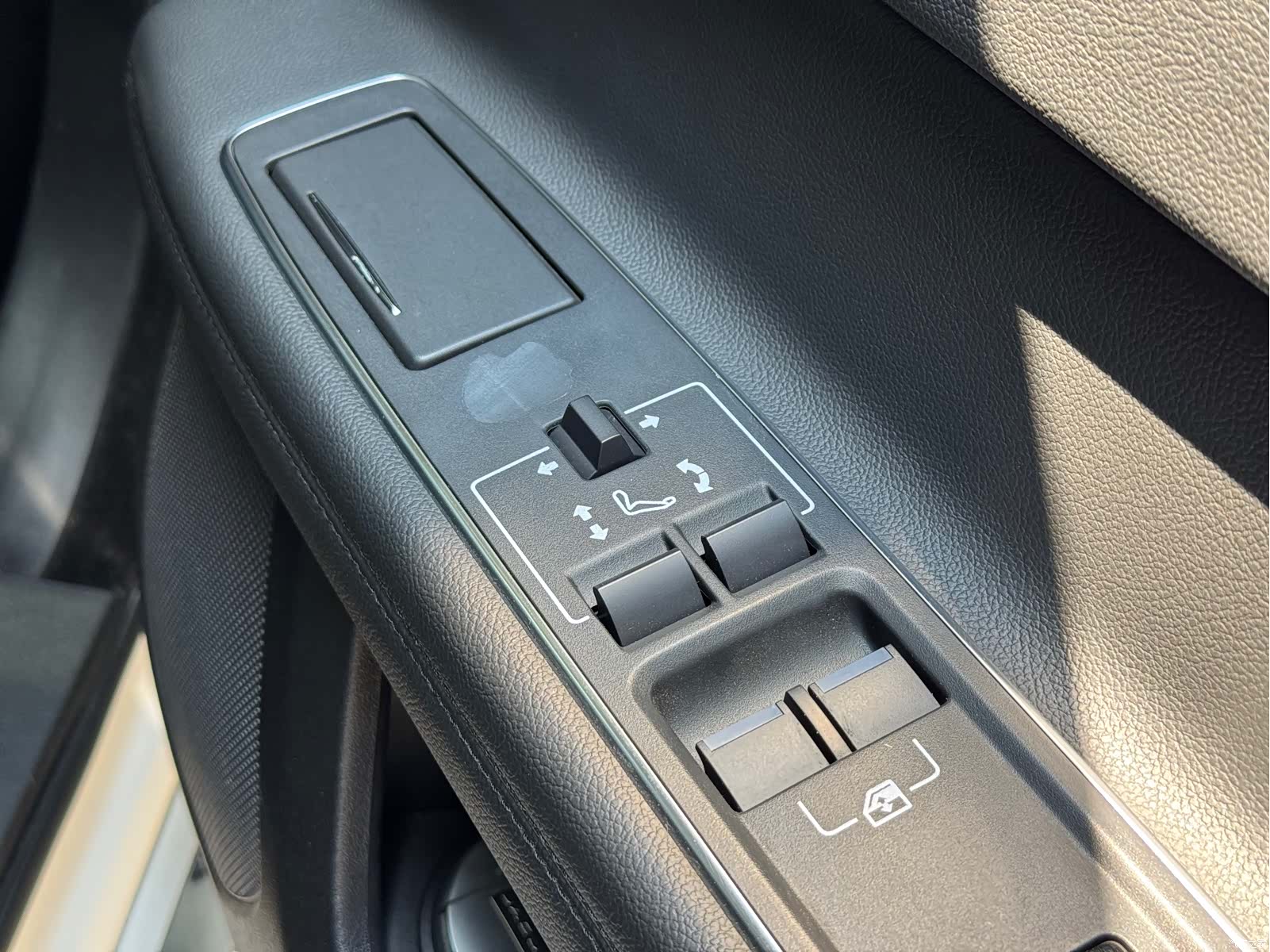 Land Rover XFL, 2017 14