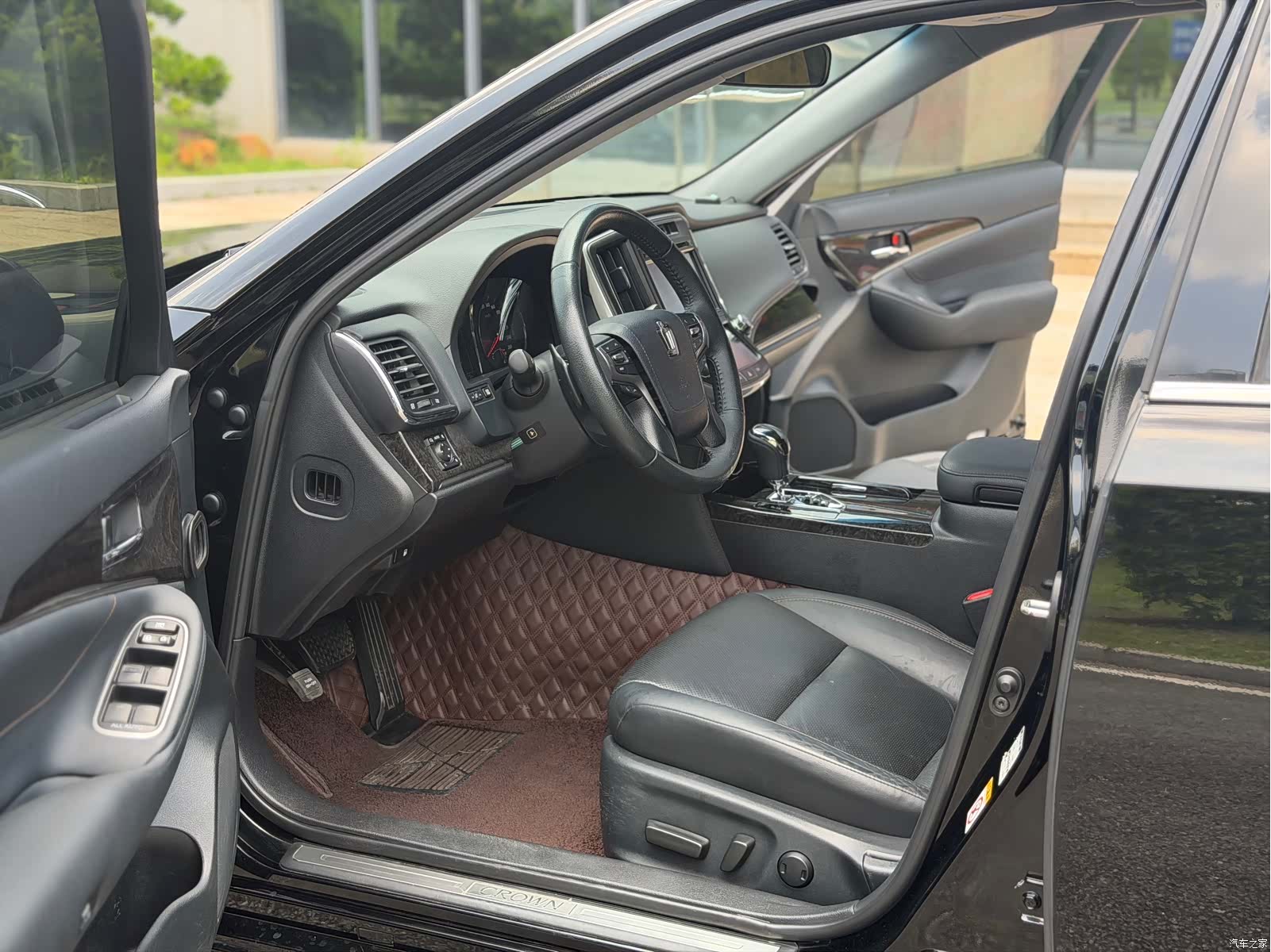 Toyota Crown, 2018 12