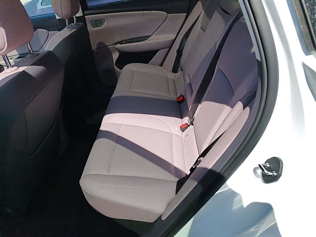Hongqi 06, 2026 17
