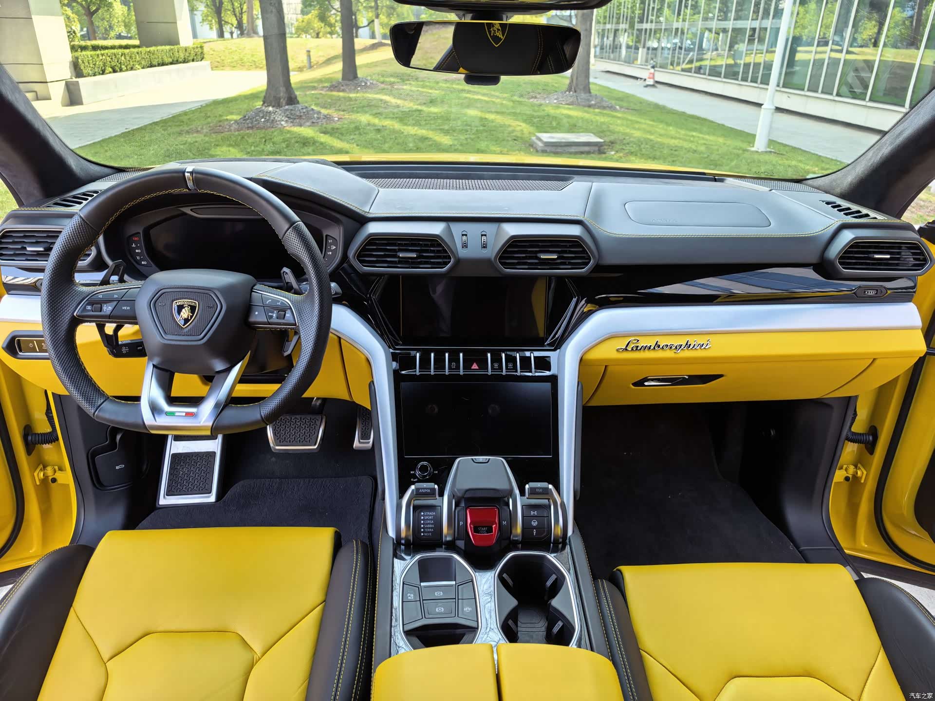Lamborghini Urus, 2023 16