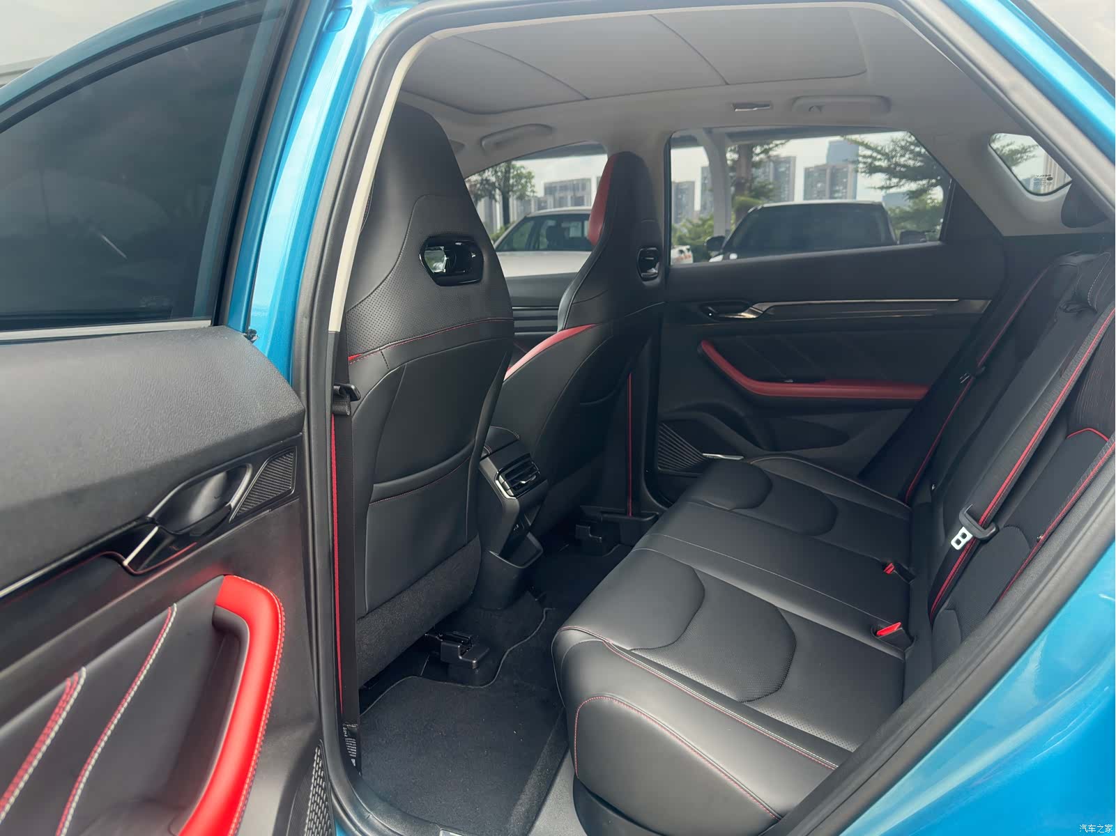 Geely Emgrand, 2022 все фото