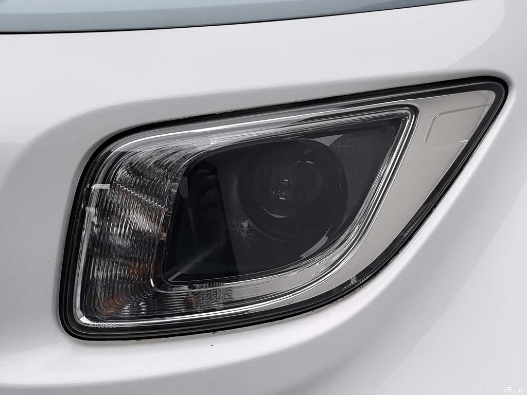 Wuling NanoEV, 2022 7