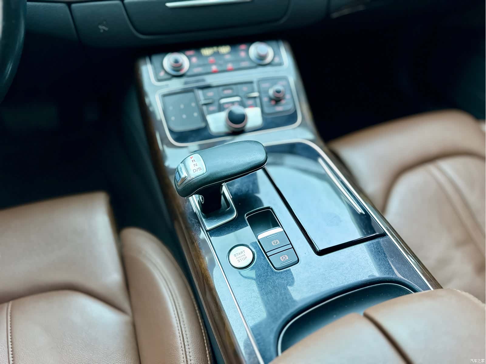 Audi A8L, 2015 9