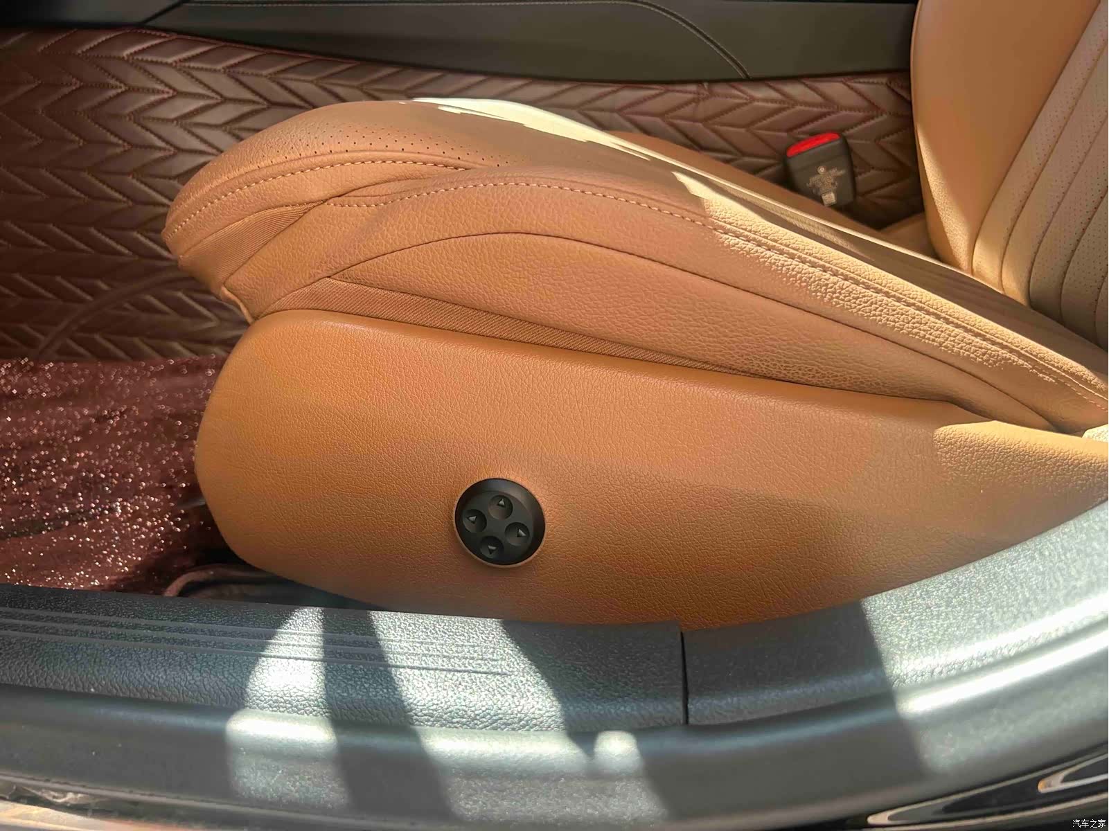 Mercedes-Benz E-Class, 2024 15