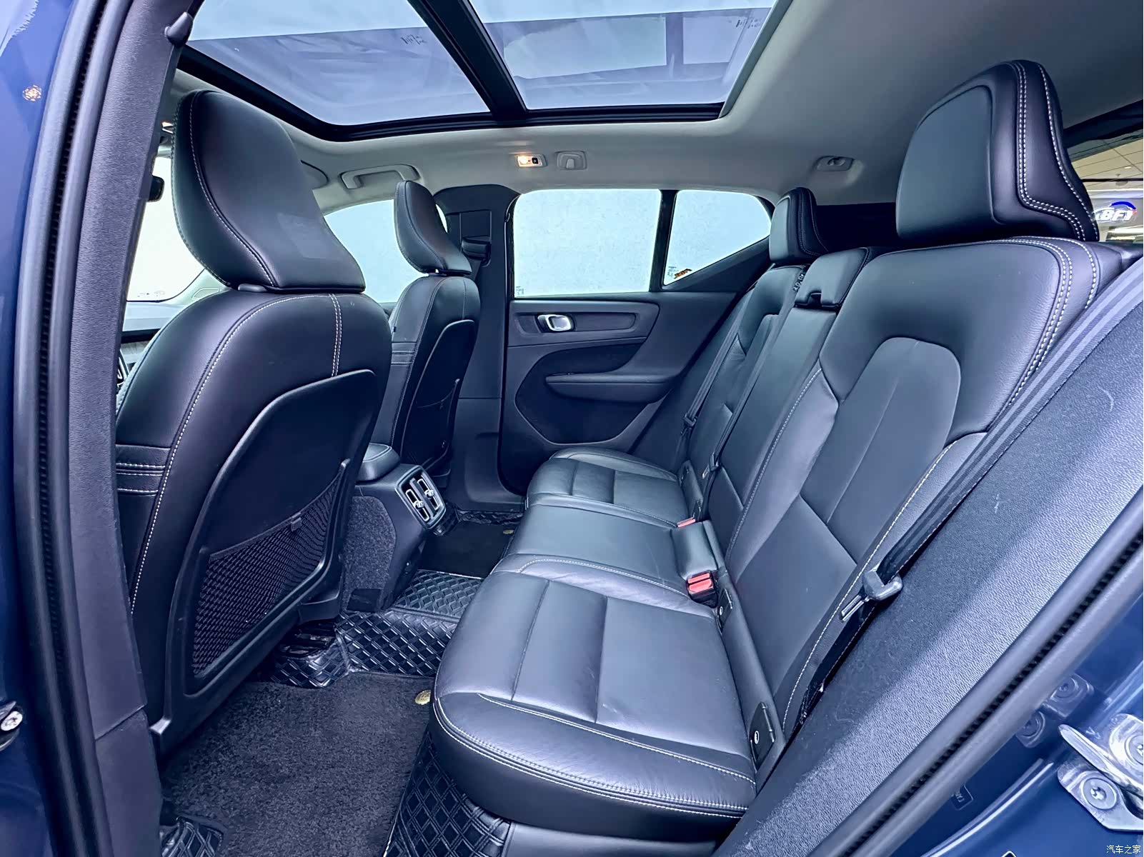 Volvo XC40, 2021 все фото