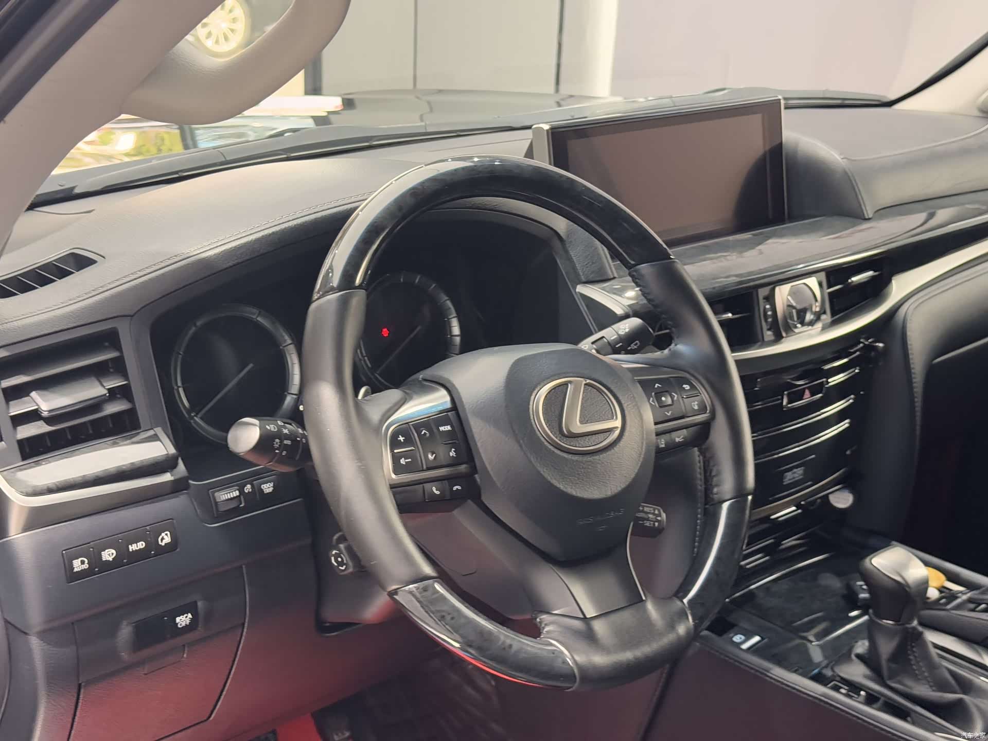 Lexus LX, 2017 11
