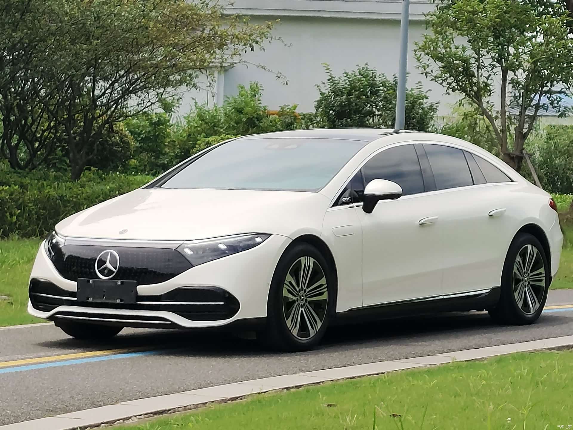 Mercedes-Benz EQS, 2023 1