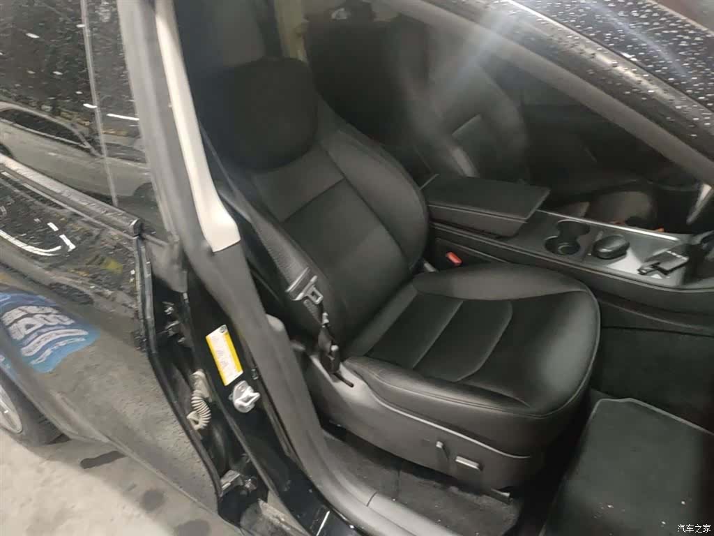 Tesla Model Y, 2023 25
