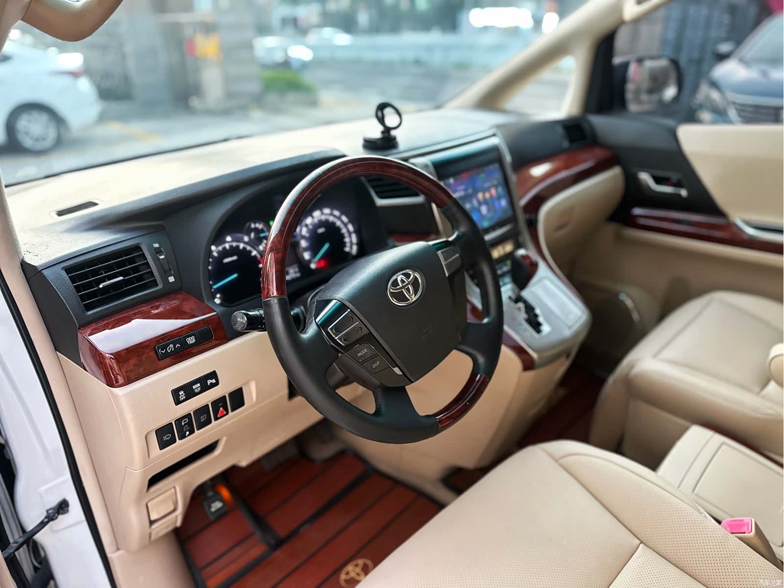 Toyota Alphard, 2011 8