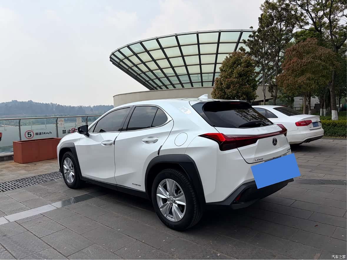 Lexus UX, 2022 6