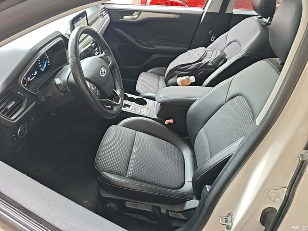 Ford Focus, 2019 15