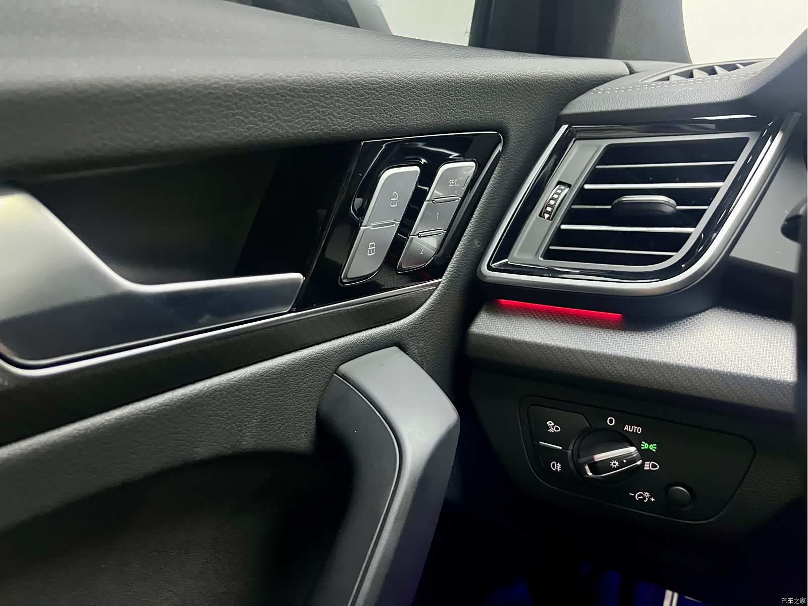 Audi Q5L, 2025 11