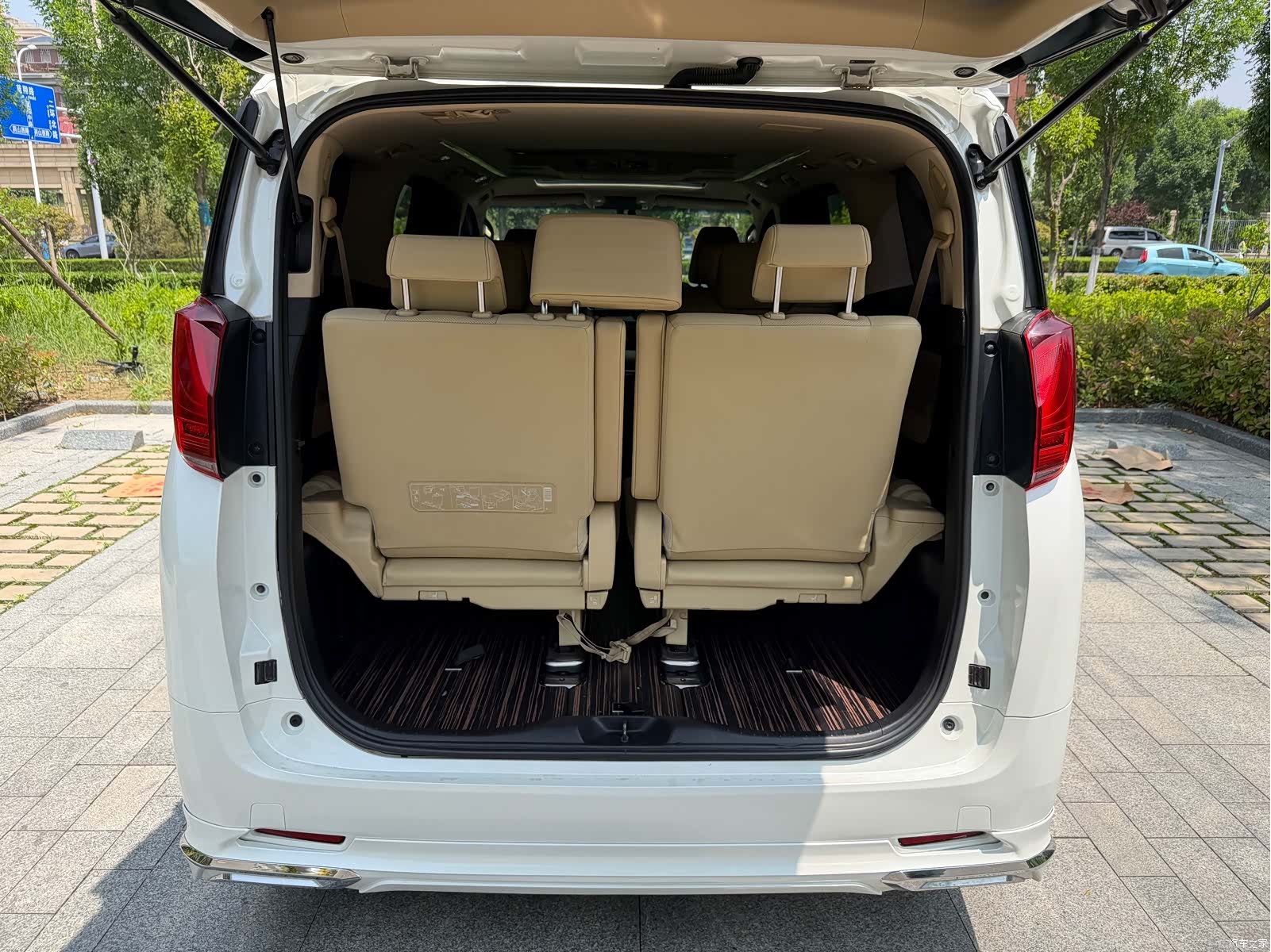 Toyota Alphard, 2016 17