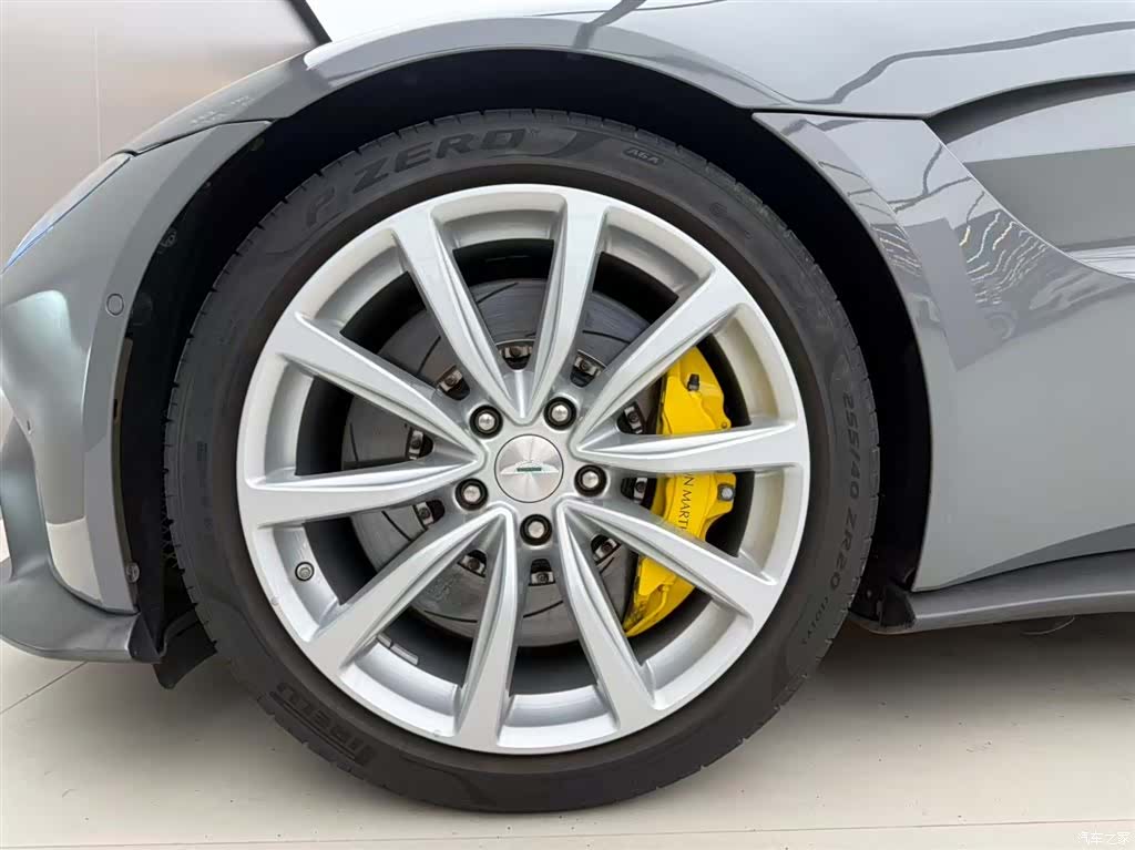 Aston Martin Vantage, 2023 12