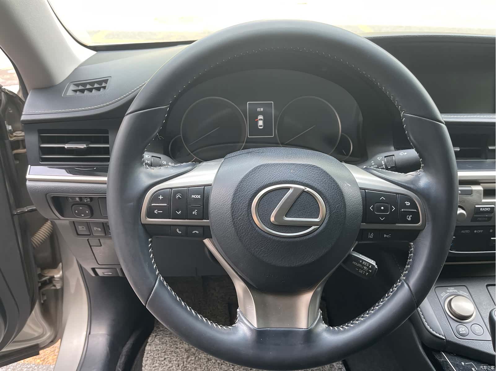 Lexus ES, 2017 4