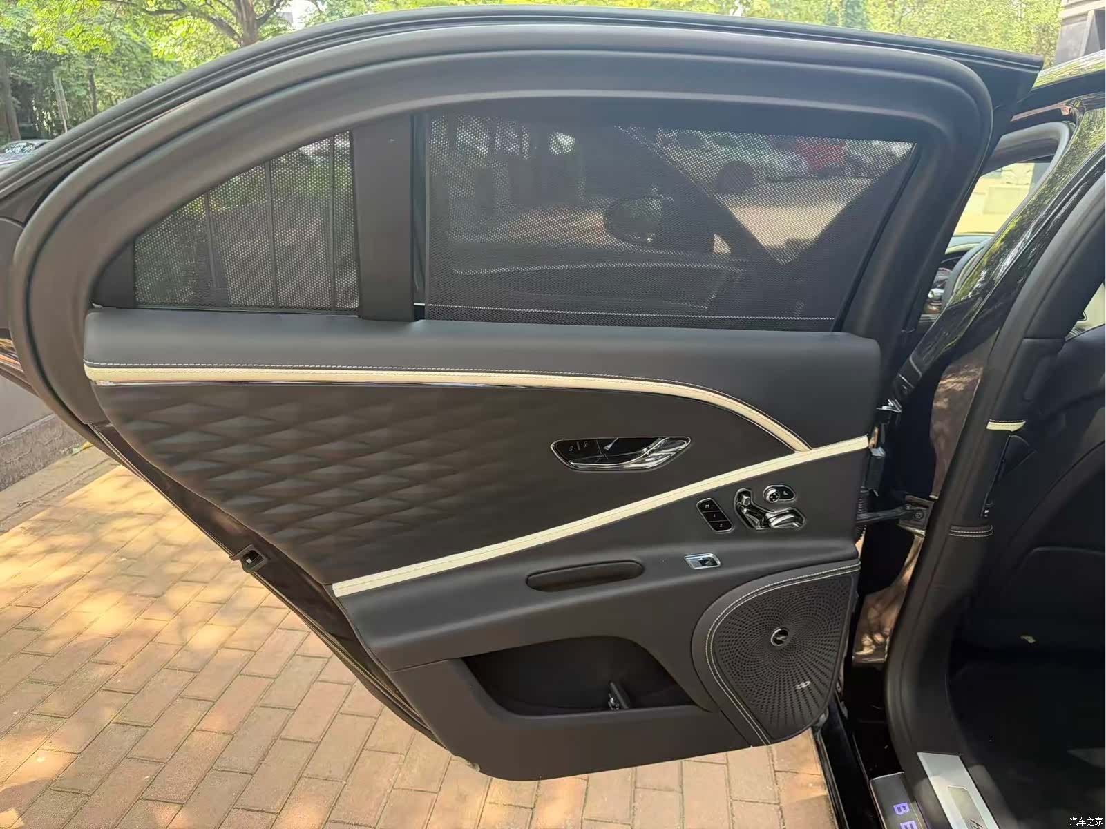 Bentley Flying Spur, 2022 8