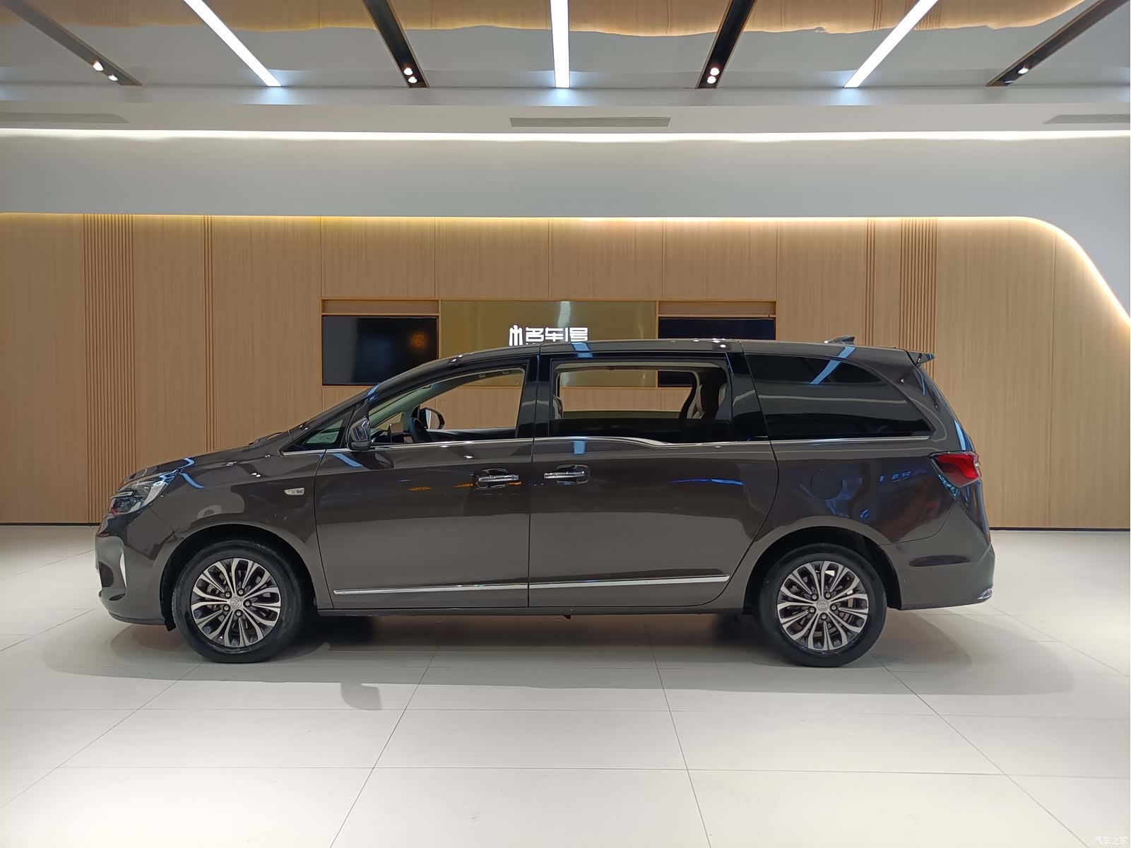 Buick GL8, 2020 3